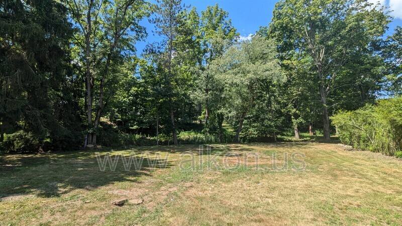 House for rent at 998 Clifton Rd, Bethel Park, PA 15102