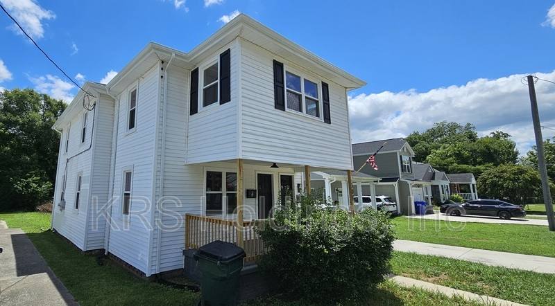 Apartment for rent at 308 Saint James Ave #B, Suffolk, VA 23434