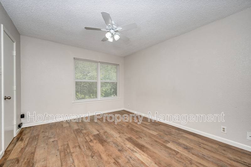 Townhouse for rent at 604 Meadow View Court #3, Denton, TX 76207