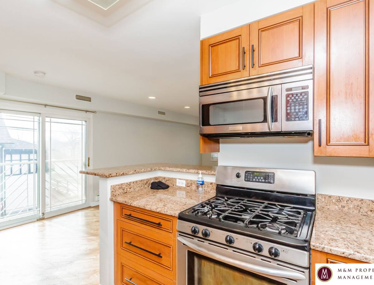 Apartment for rent at 900 S Taylor Ave, Oak Park, IL 60304