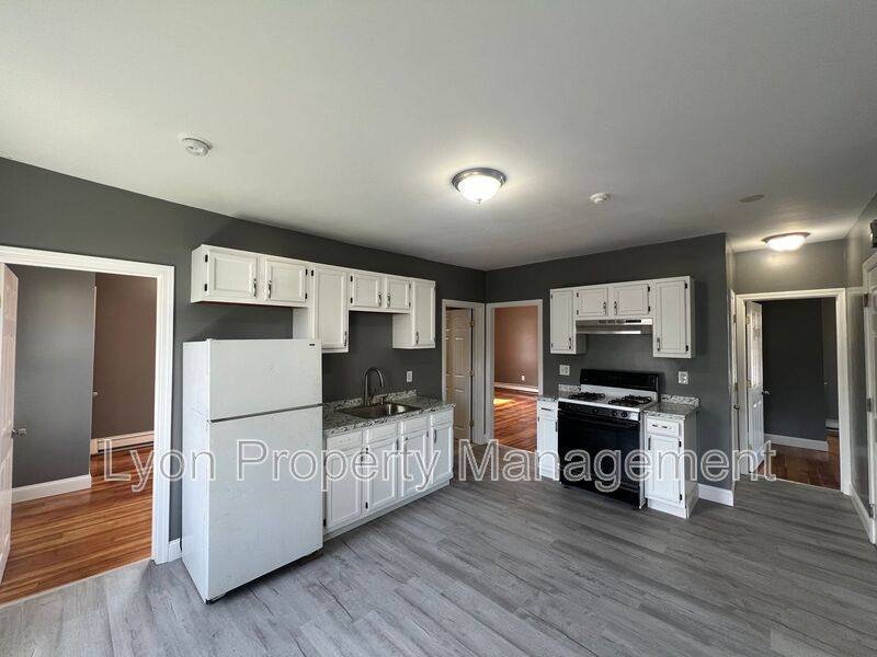 Apartment for rent at 156 Pleasant St #3, Woonsocket, RI 02895