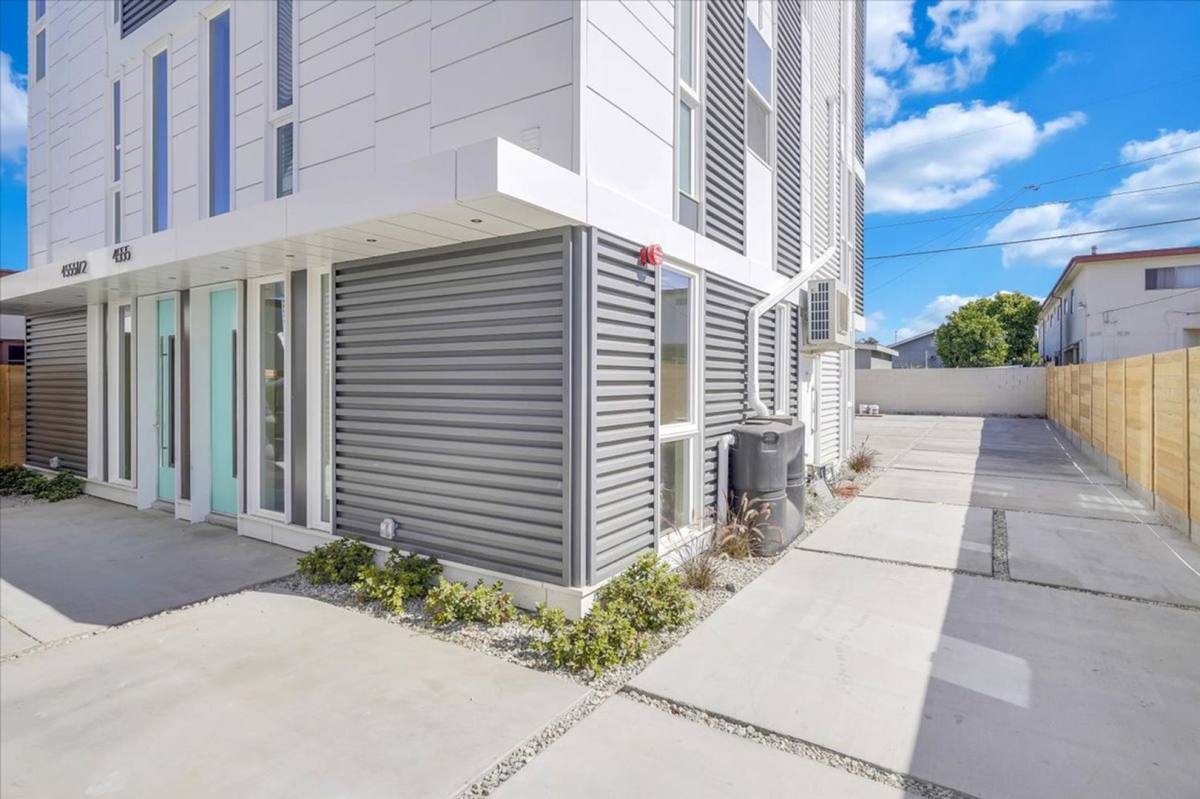 Apartment for rent at 4553 Saturn St, Los Angeles, CA 90019