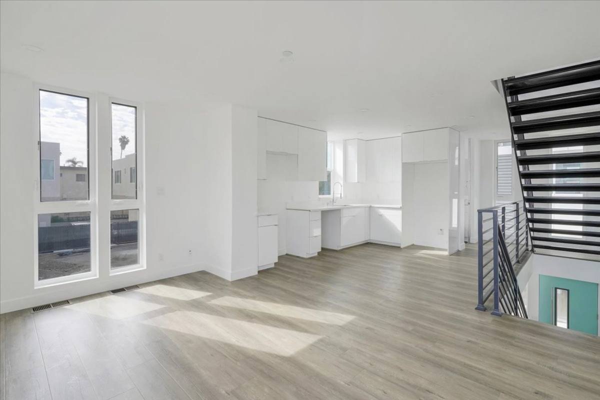 Apartment for rent at 4553 Saturn St, Los Angeles, CA 90019