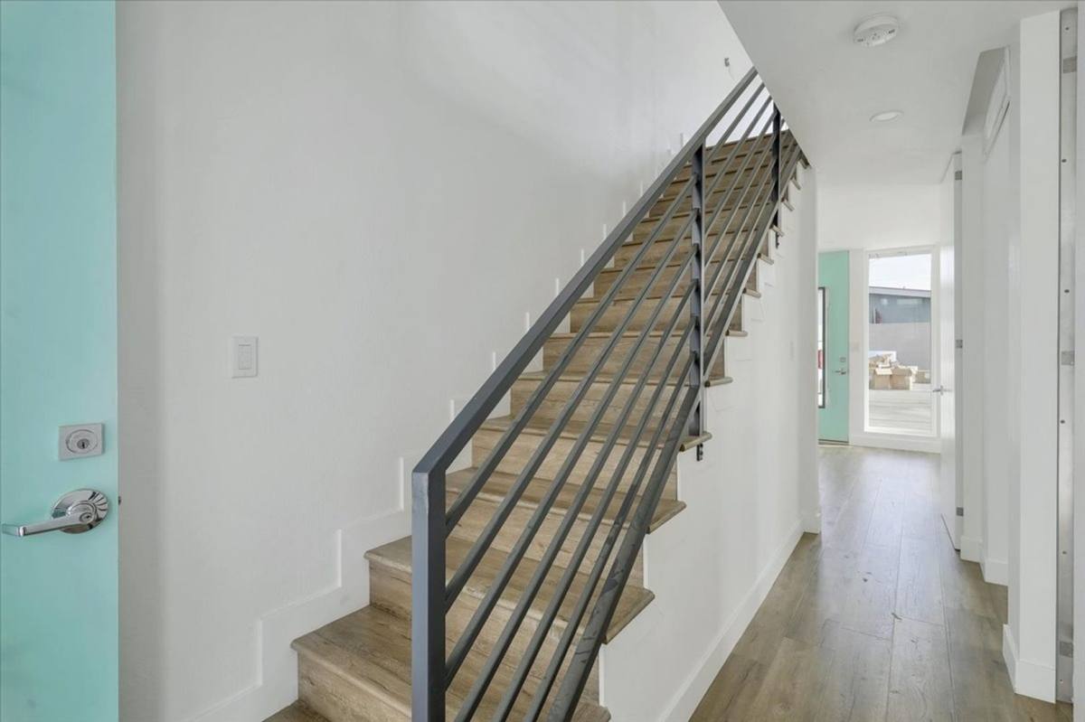 Apartment for rent at 4553 Saturn St, Los Angeles, CA 90019