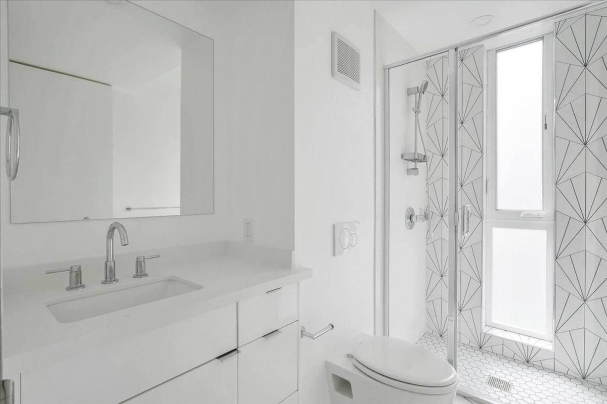 Apartment for rent at 4553 Saturn St, Los Angeles, CA 90019