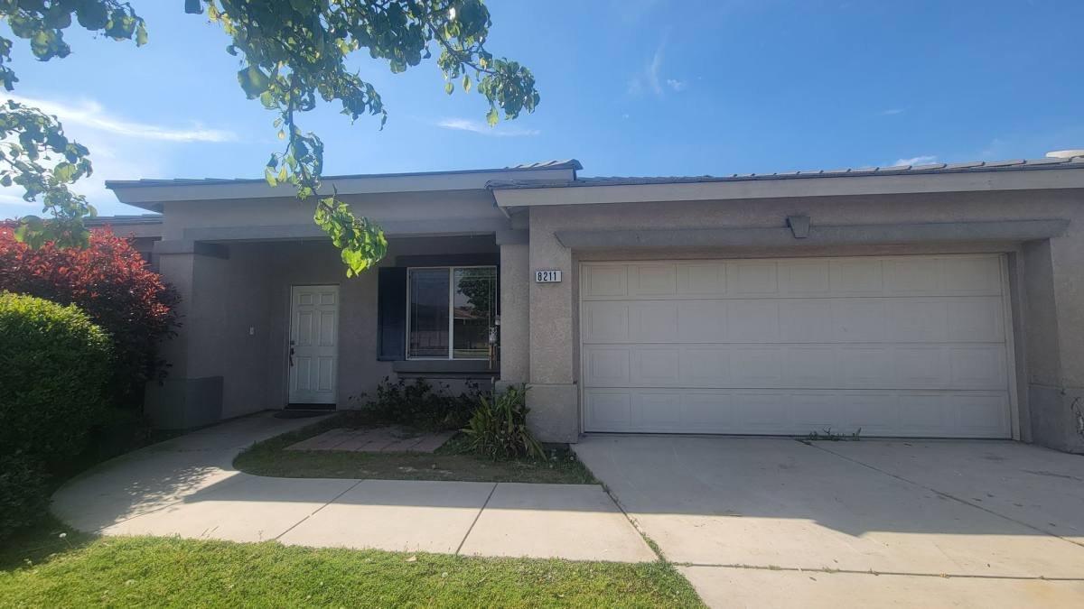 House for rent at 8211 Slider Dr, Bakersfield, CA 93313