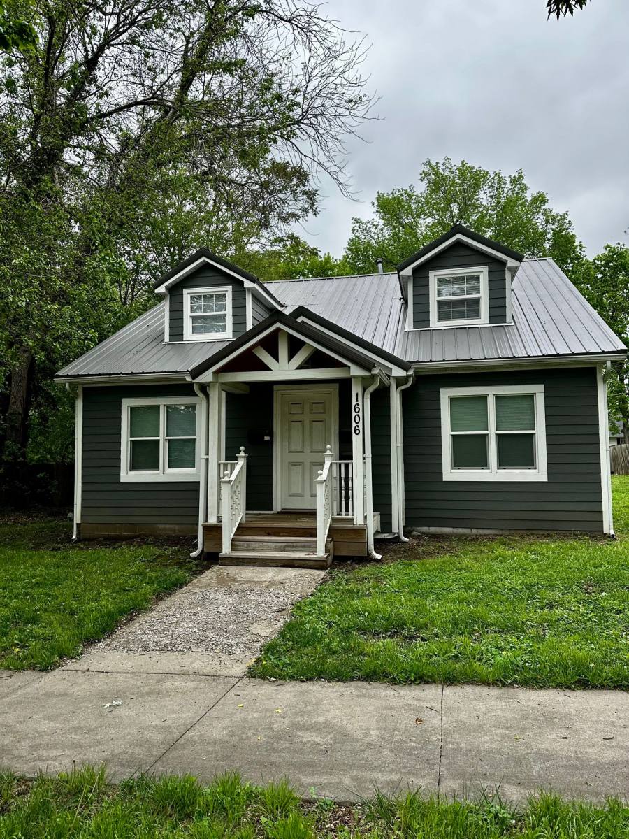 Apartment for rent at 1606 W Broadway Blvd, Sedalia, MO 65301