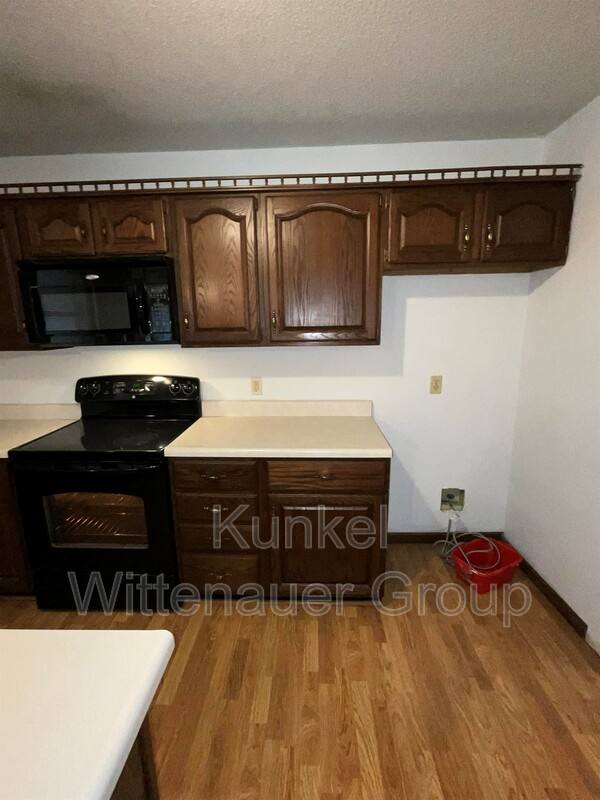 House for rent at 2020 Greenbrier Dr, Collinsville, IL 62234