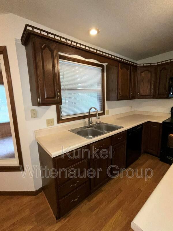 House for rent at 2020 Greenbrier Dr, Collinsville, IL 62234