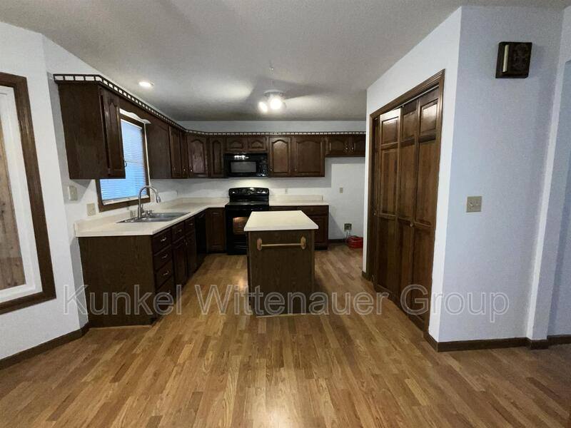 House for rent at 2020 Greenbrier Dr, Collinsville, IL 62234
