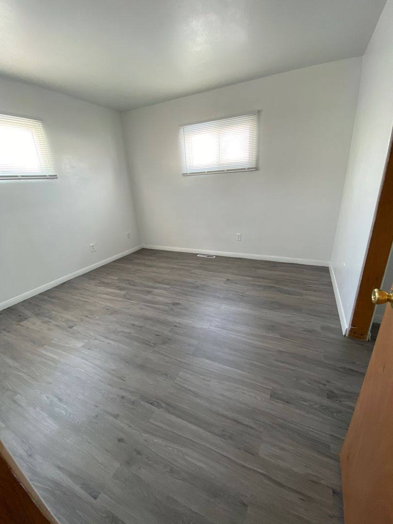Apartment for rent at 105-111 Elmwood St, Waterloo, IA 50701