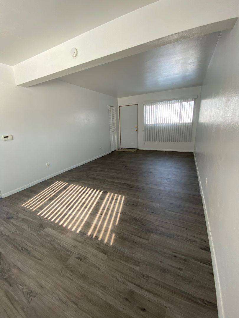 Apartment for rent at 105-111 Elmwood St, Waterloo, IA 50701