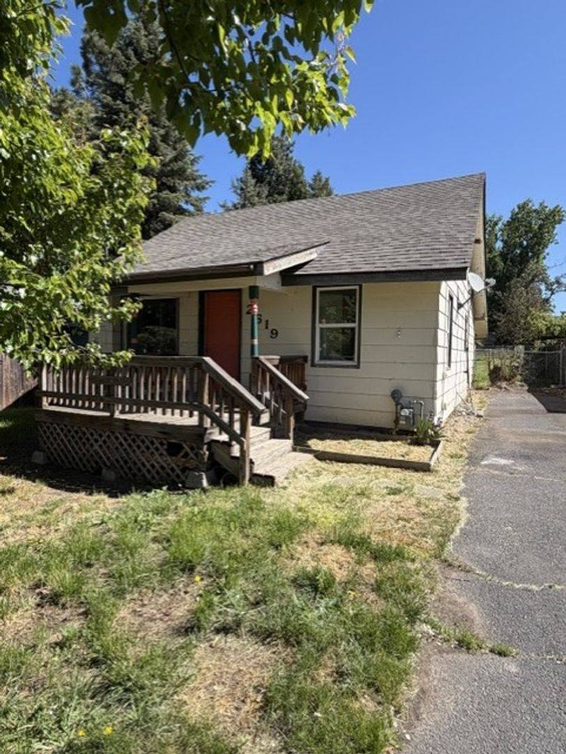 House for rent at 2619 Scott St, Klamath Falls, OR 97601