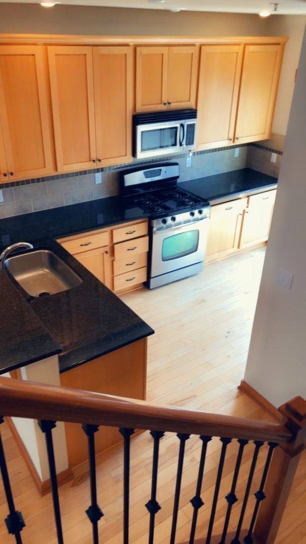 Townhouse for rent at 825 Sunset Blvd NE, Renton, WA 98056