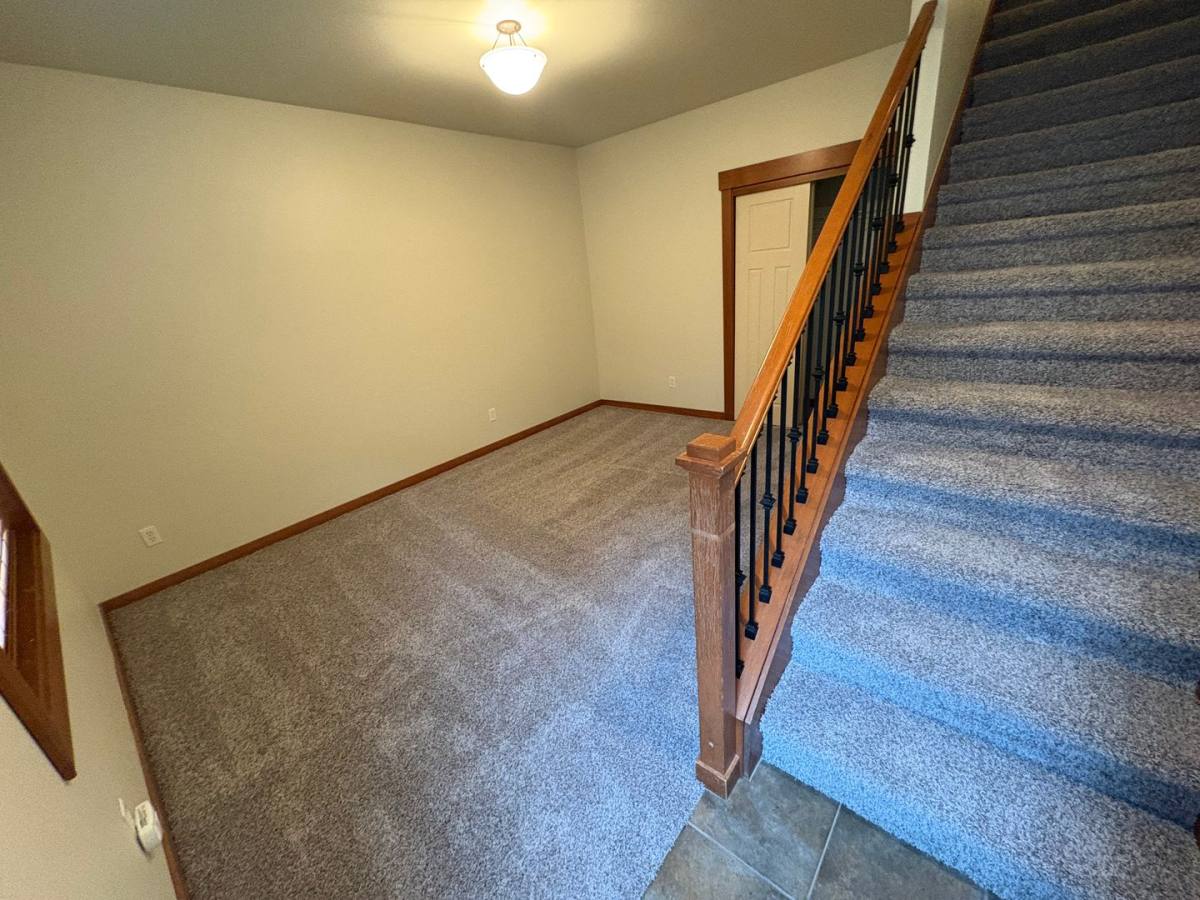 Townhouse for rent at 825 Sunset Blvd NE, Renton, WA 98056
