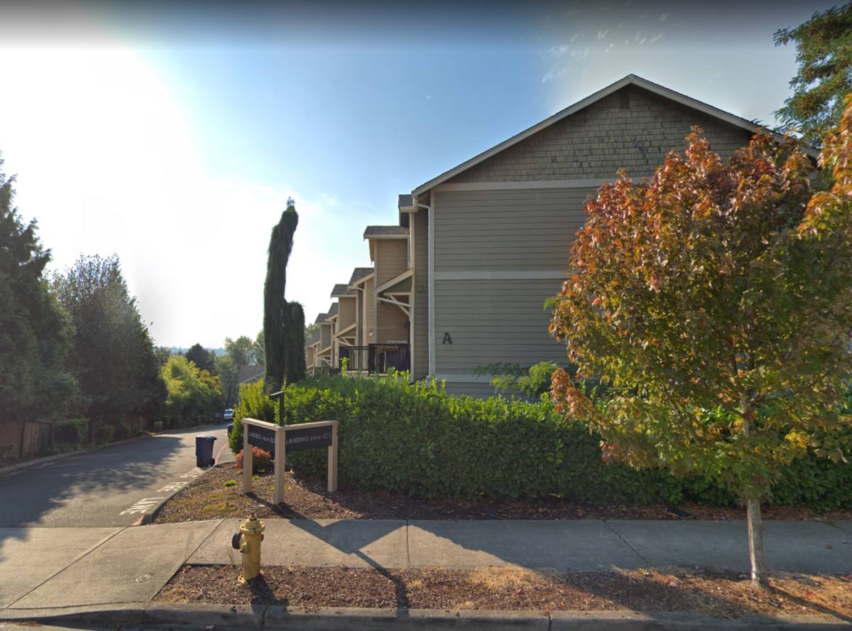 Townhouse for rent at 825 Sunset Blvd NE, Renton, WA 98056