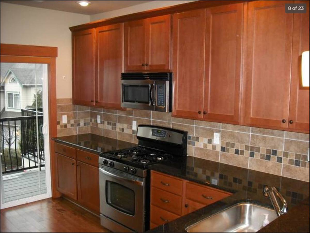 Townhouse for rent at 825 Sunset Blvd NE, Renton, WA 98056