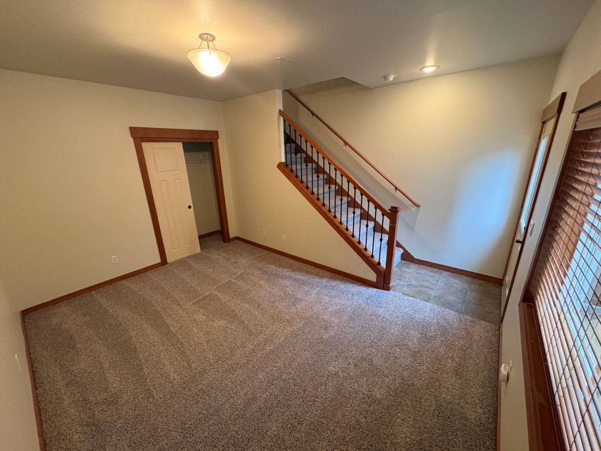 Townhouse for rent at 825 Sunset Blvd NE, Renton, WA 98056