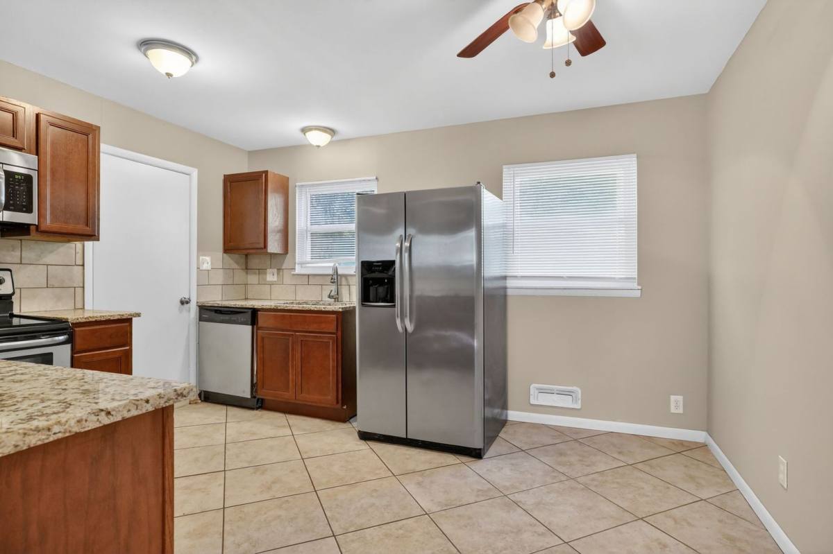 House for rent at 7821 Birch St, Prairie Village, KS 66208