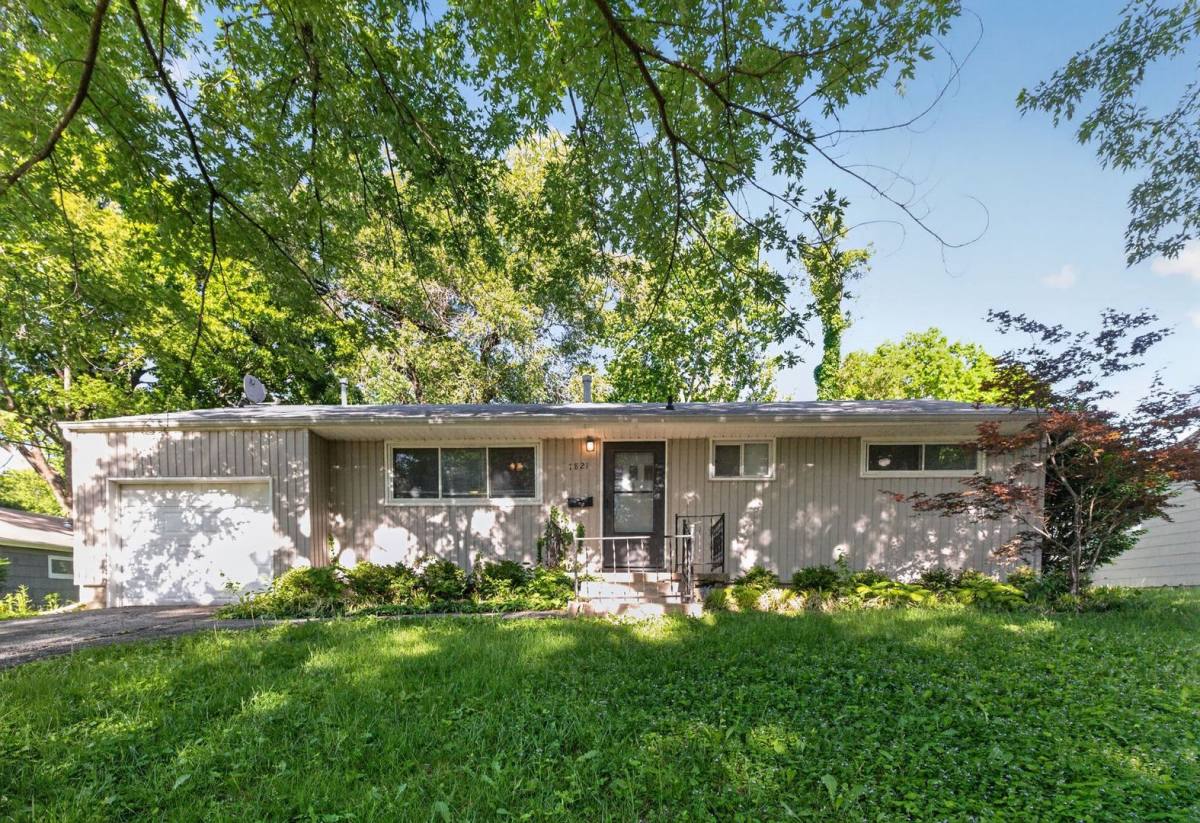 House for rent at 7821 Birch St, Prairie Village, KS 66208