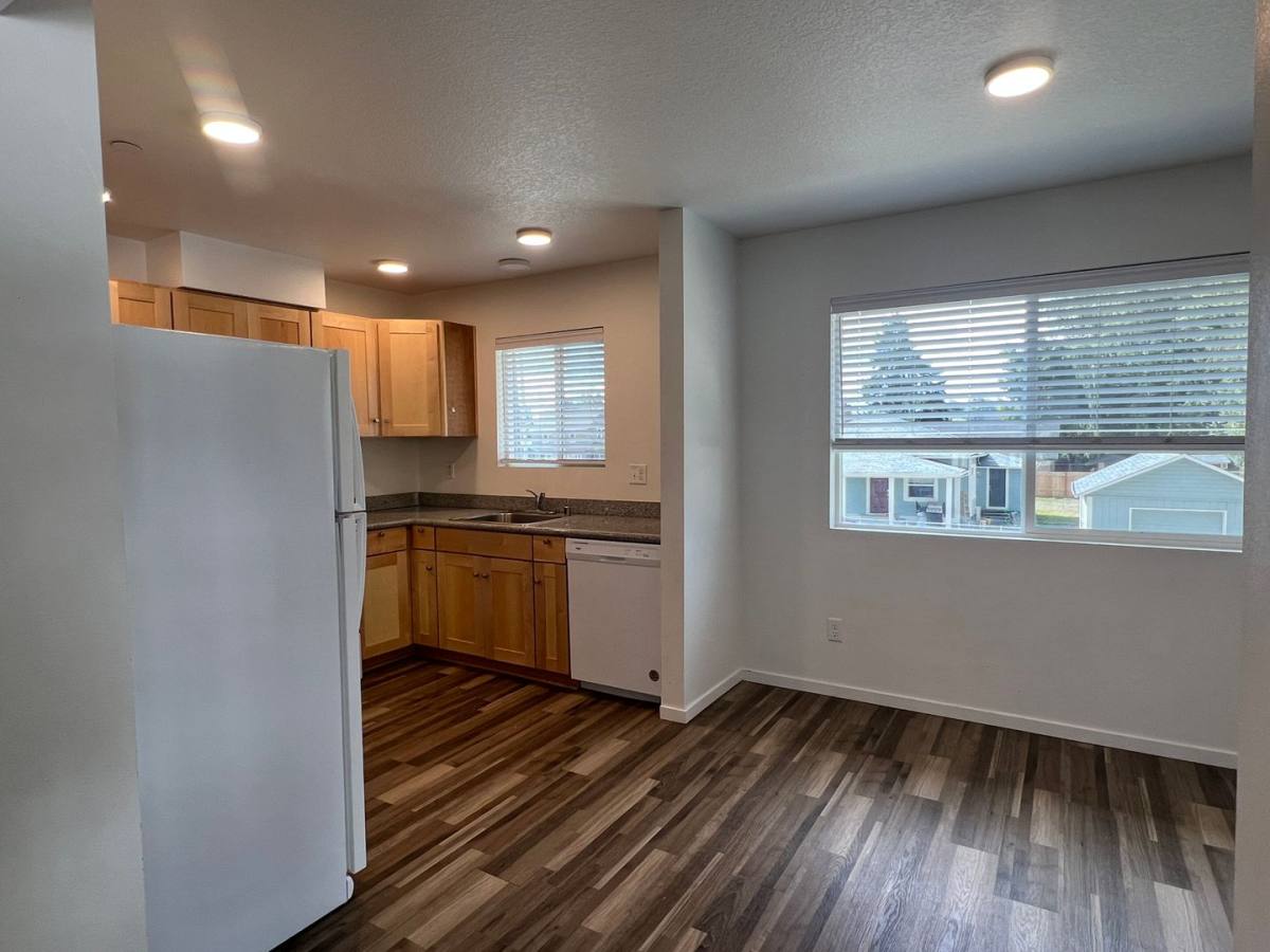 560 Bozarth Ave, Woodland, WA 98674 - Apartment for Rent - Image 4