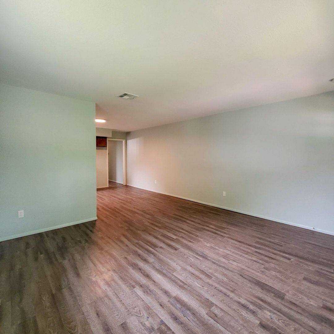 Apartment for rent at 1117 E Parker St, Shawnee, OK 74804