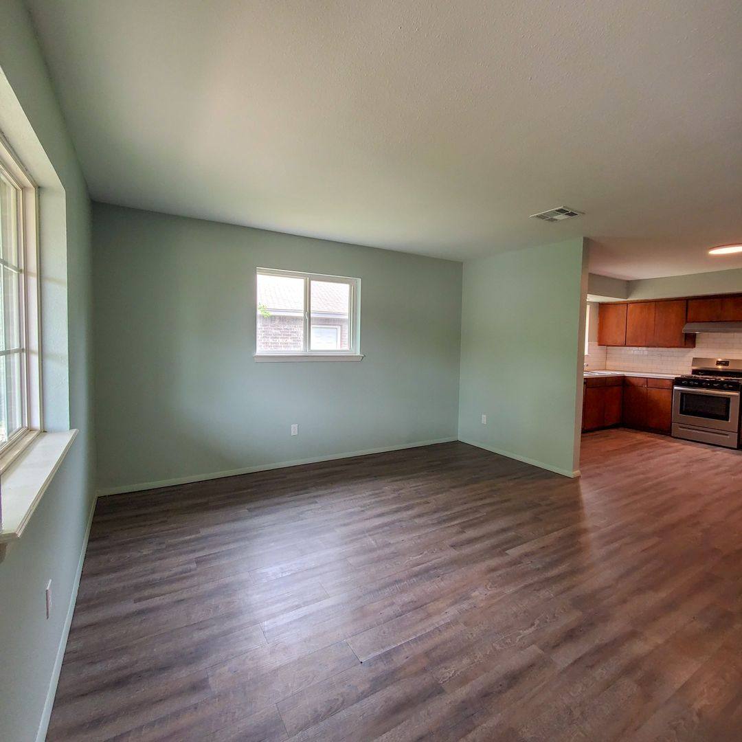 Apartment for rent at 1117 E Parker St, Shawnee, OK 74804
