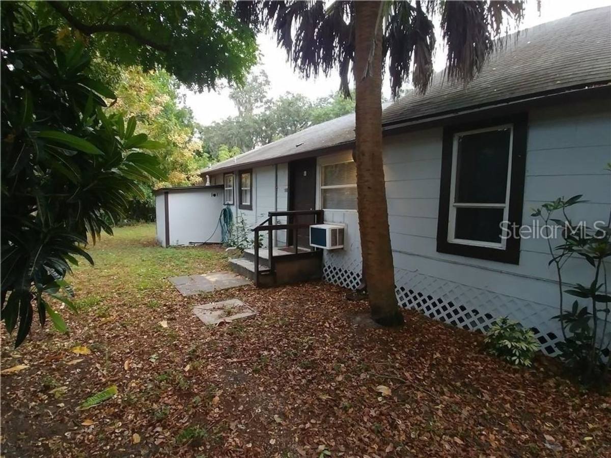 Apartment for rent at 2127 13th St W, Bradenton, FL 34205