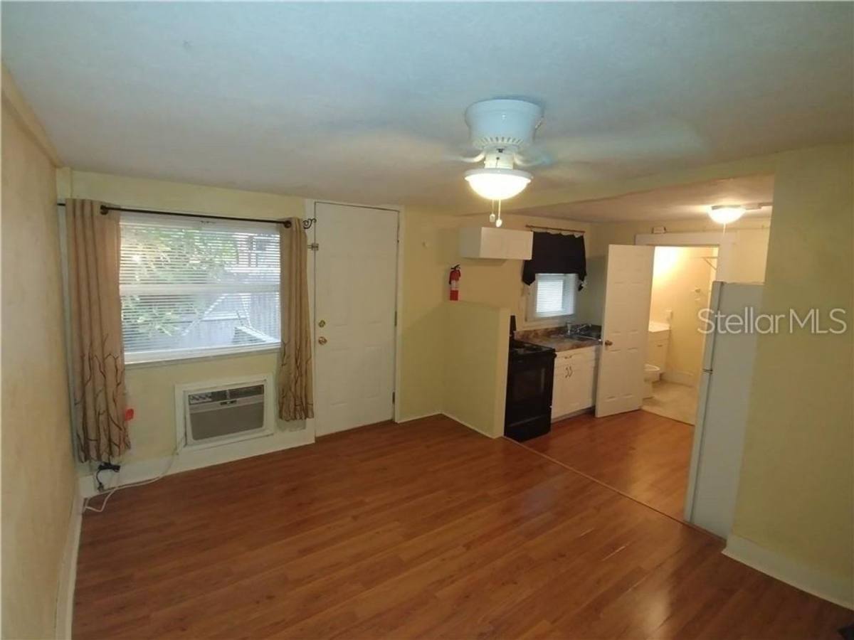 Apartment for rent at 2127 13th St W, Bradenton, FL 34205
