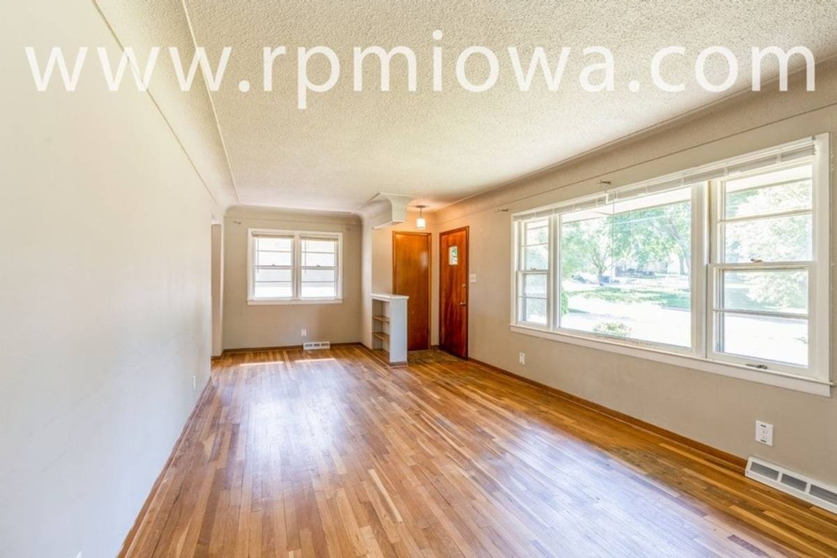 House for rent at 4127 Shawnee Ave, Des Moines, IA 50310