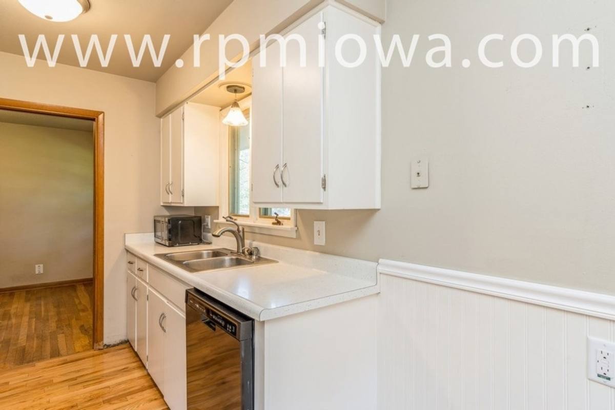 House for rent at 4127 Shawnee Ave, Des Moines, IA 50310