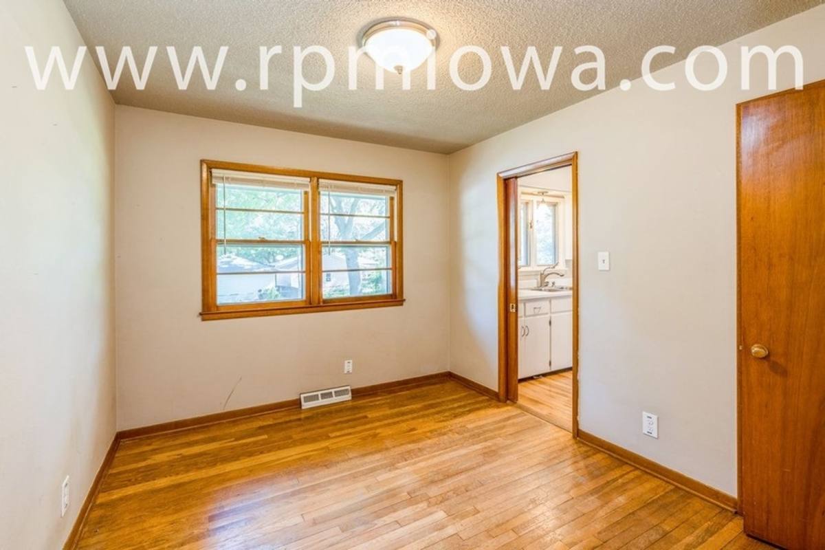 House for rent at 4127 Shawnee Ave, Des Moines, IA 50310