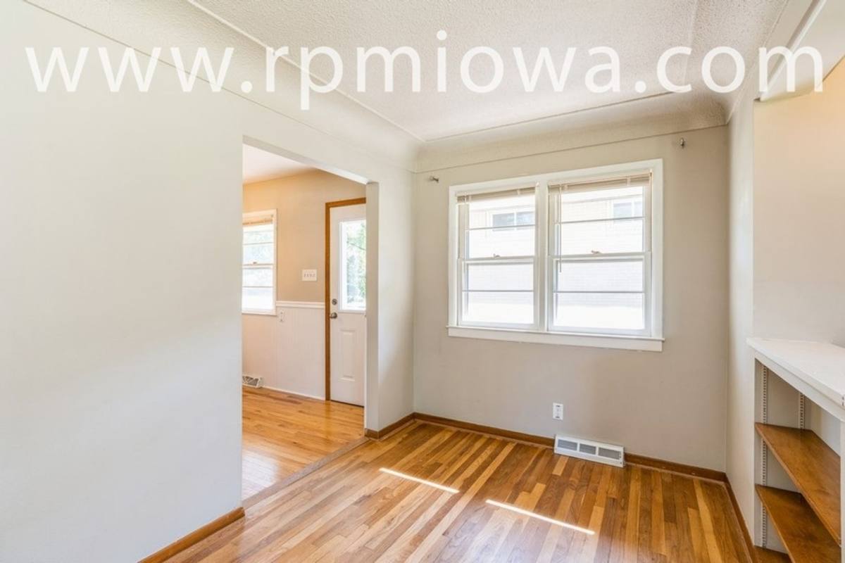 House for rent at 4127 Shawnee Ave, Des Moines, IA 50310