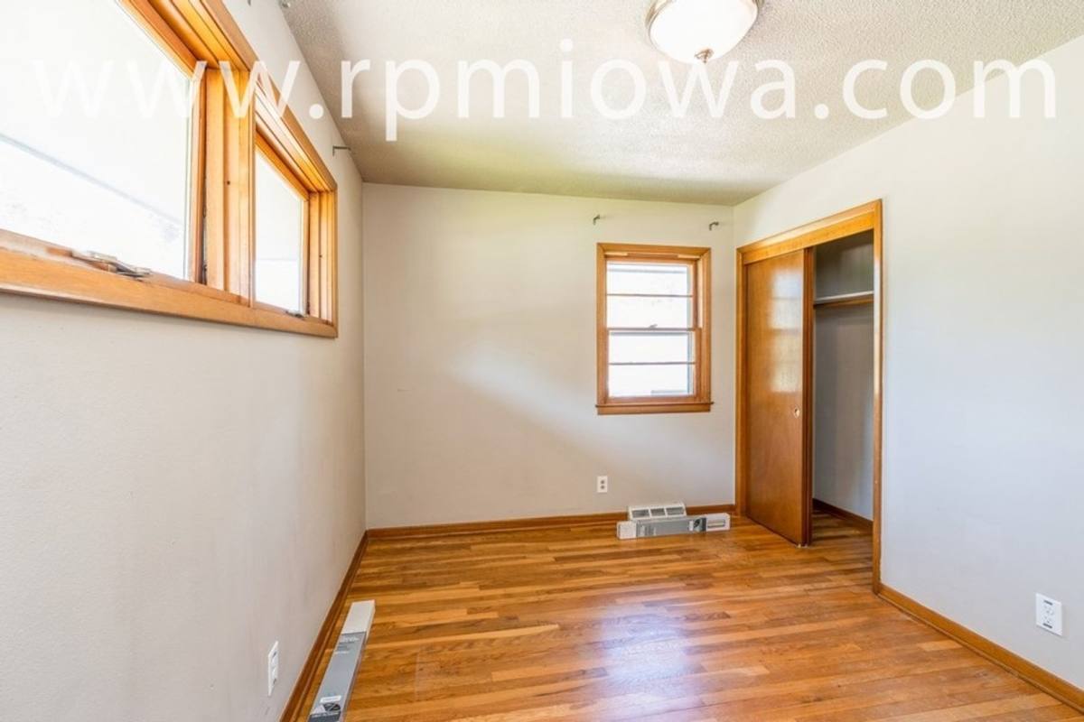 House for rent at 4127 Shawnee Ave, Des Moines, IA 50310