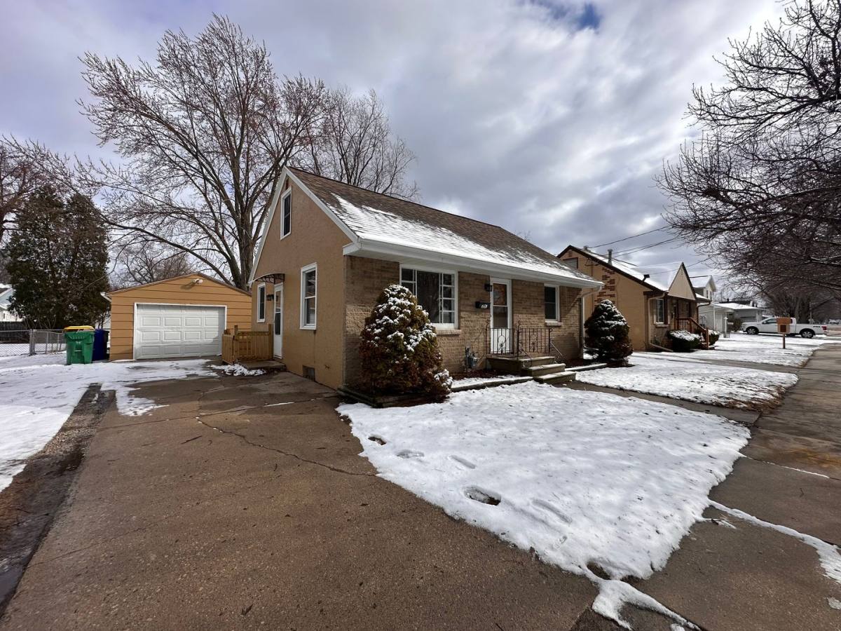 House for rent at 335 14th Ave, Green Bay, WI 54303