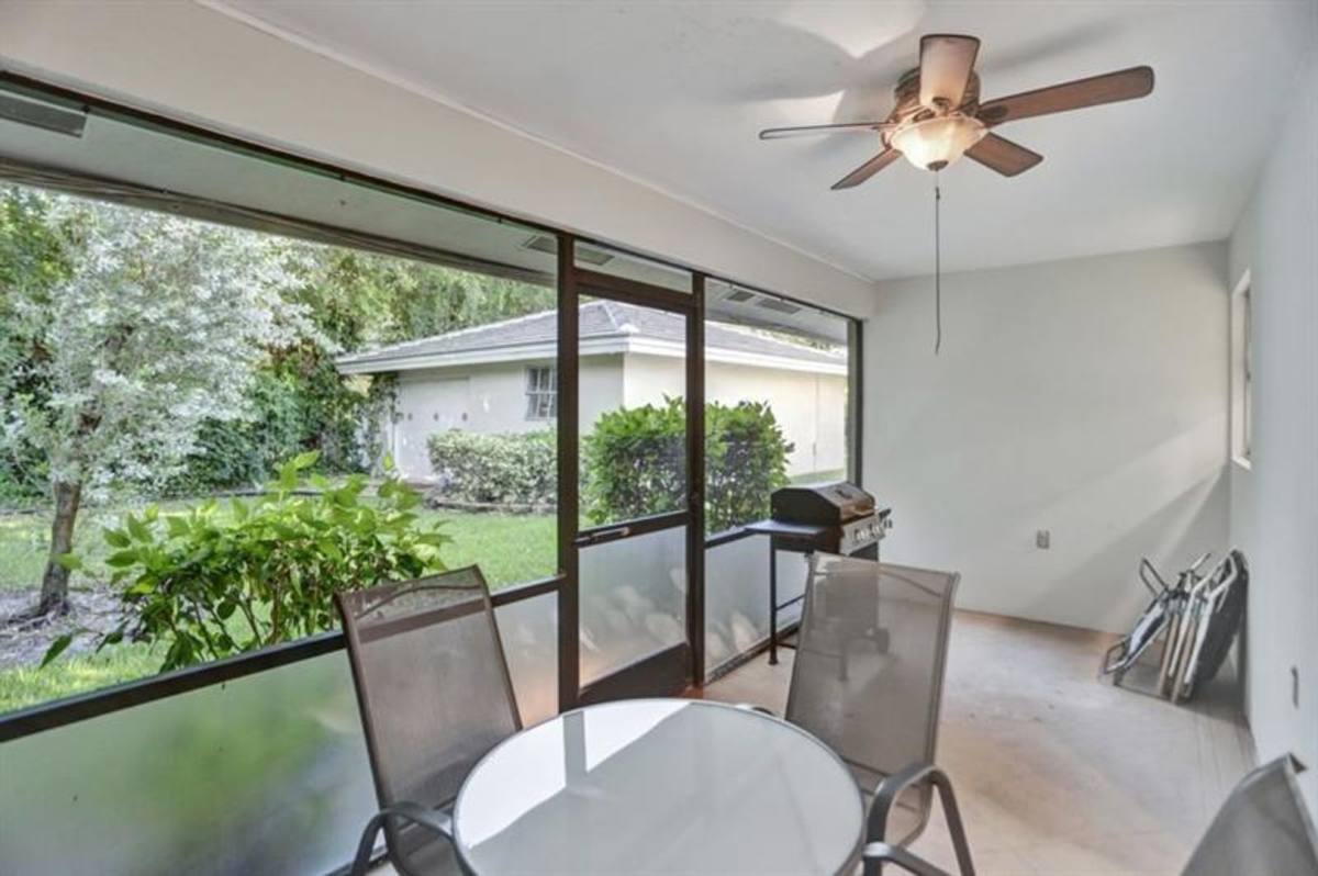 Apartment for rent at 3220 SE 11 St, Pompano Beach, FL 33062