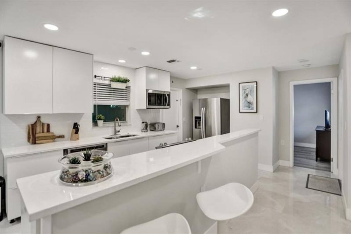 Apartment for rent at 3220 SE 11 St, Pompano Beach, FL 33062
