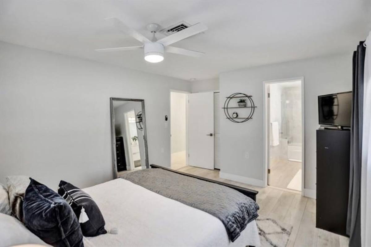 Apartment for rent at 3220 SE 11 St, Pompano Beach, FL 33062