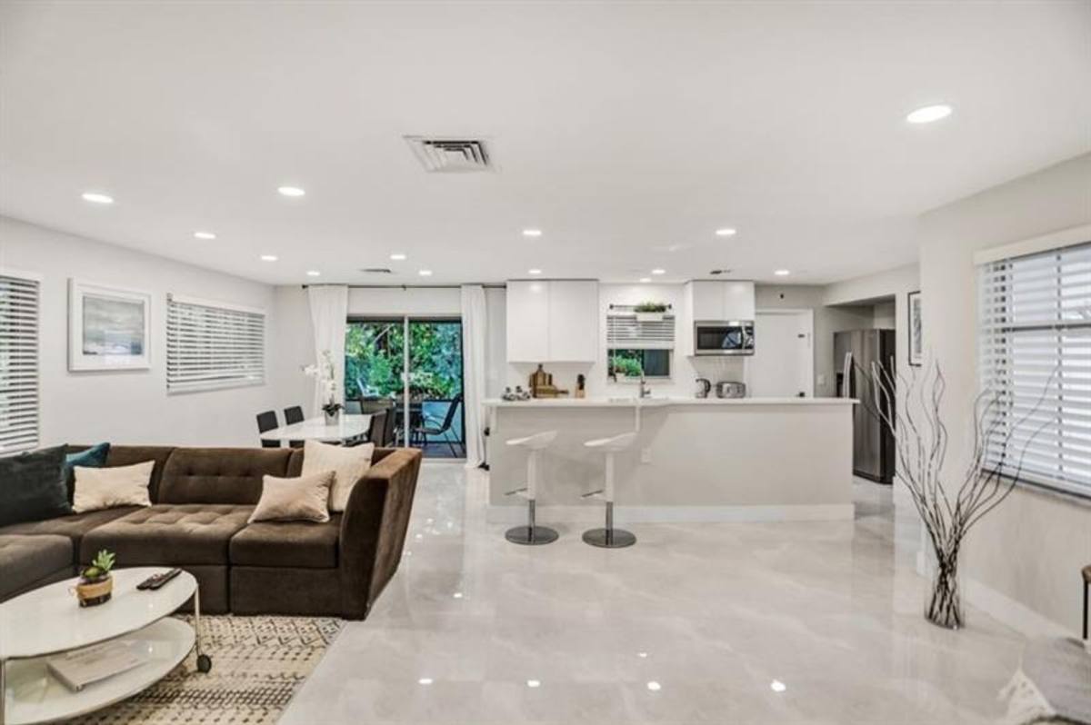 Apartment for rent at 3220 SE 11 St, Pompano Beach, FL 33062