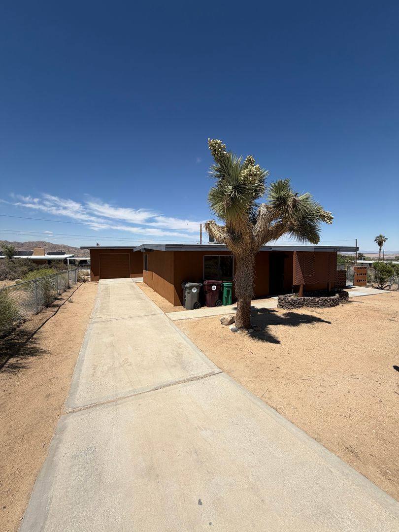 House for rent at 61606 Adobe Dr, Joshua Tree, CA 92252