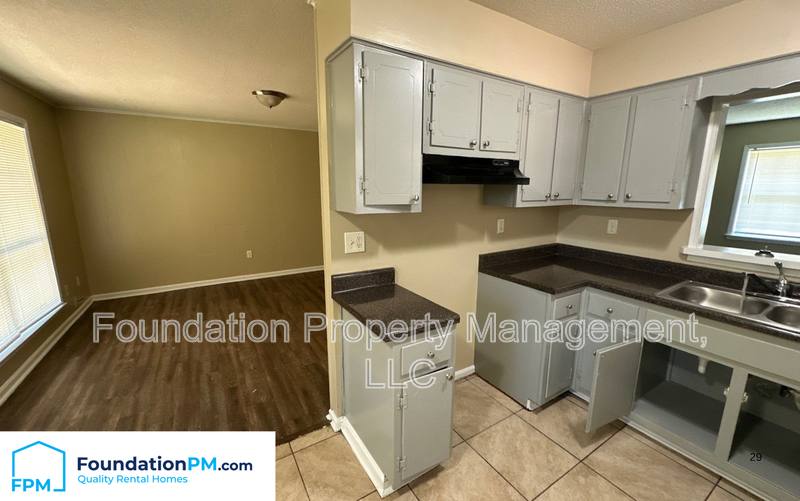House for rent at 2574 Saint Elmo Ave, Memphis, TN 38127