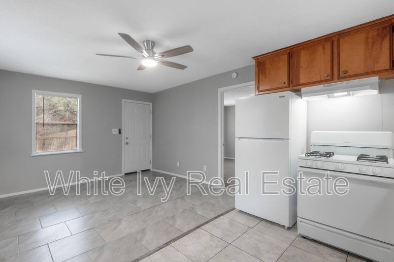 Apartment for rent at 700 Gray St #2, Huntsville, TX 77320