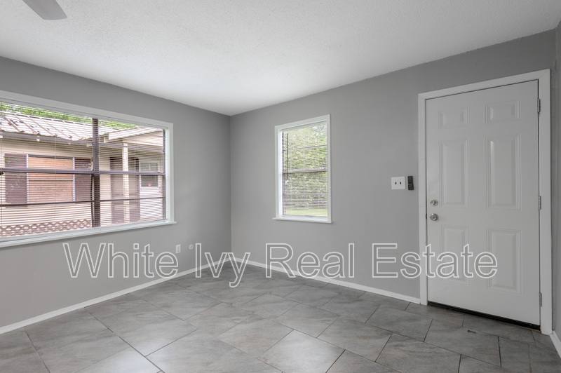 Apartment for rent at 700 Gray St #2, Huntsville, TX 77320