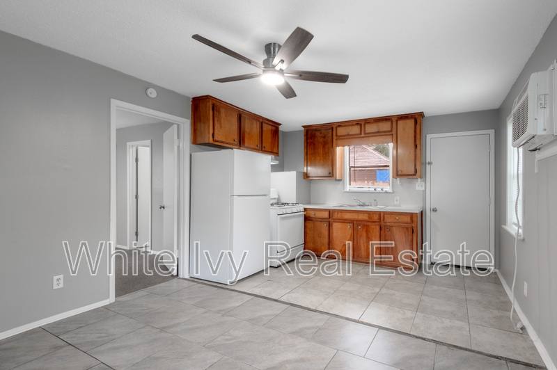 Apartment for rent at 700 Gray St #2, Huntsville, TX 77320