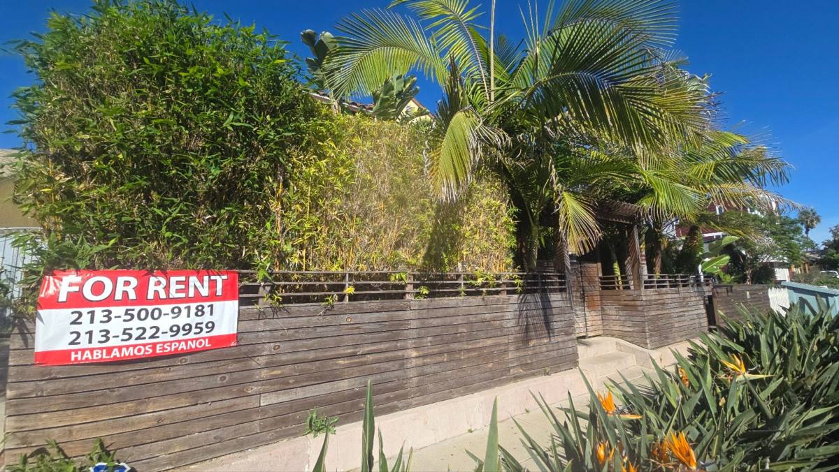 Apartment for rent at 4537 Saint Elmo Dr, Los Angeles, CA 90019