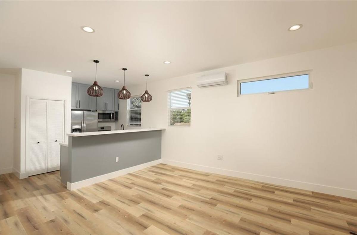 Apartment for rent at 4537 Saint Elmo Dr, Los Angeles, CA 90019