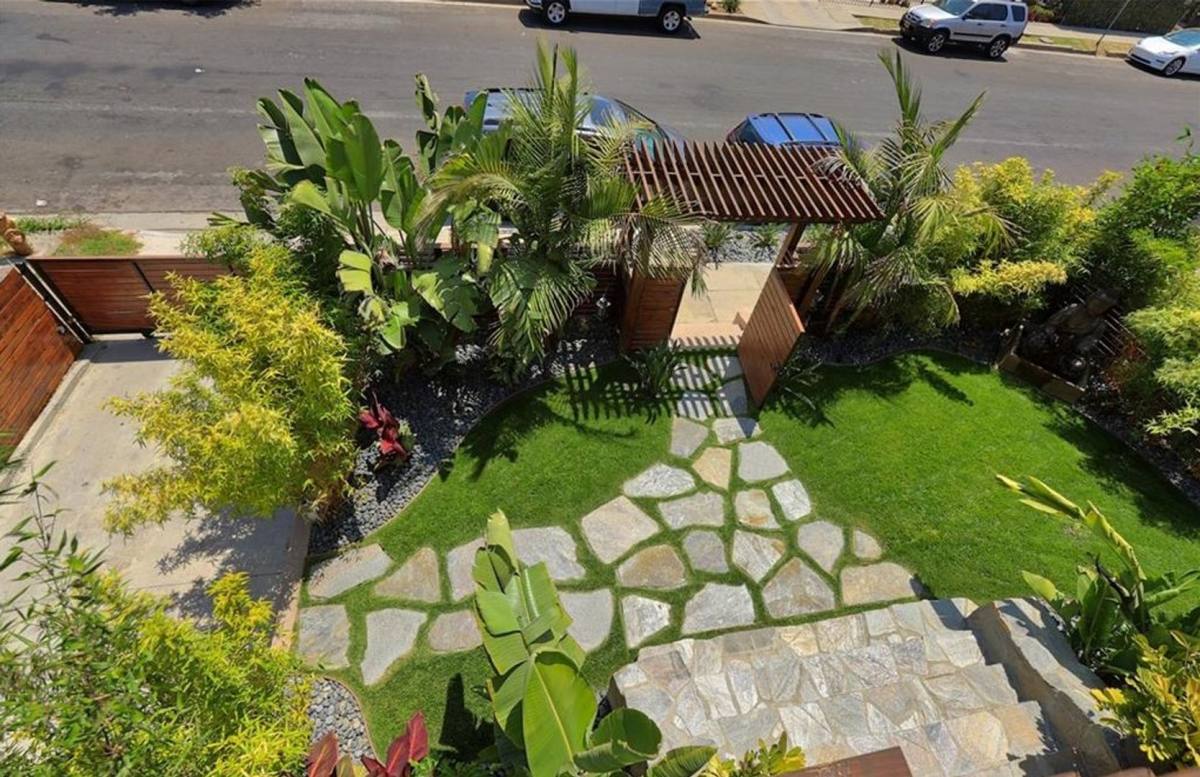 Apartment for rent at 4537 Saint Elmo Dr, Los Angeles, CA 90019