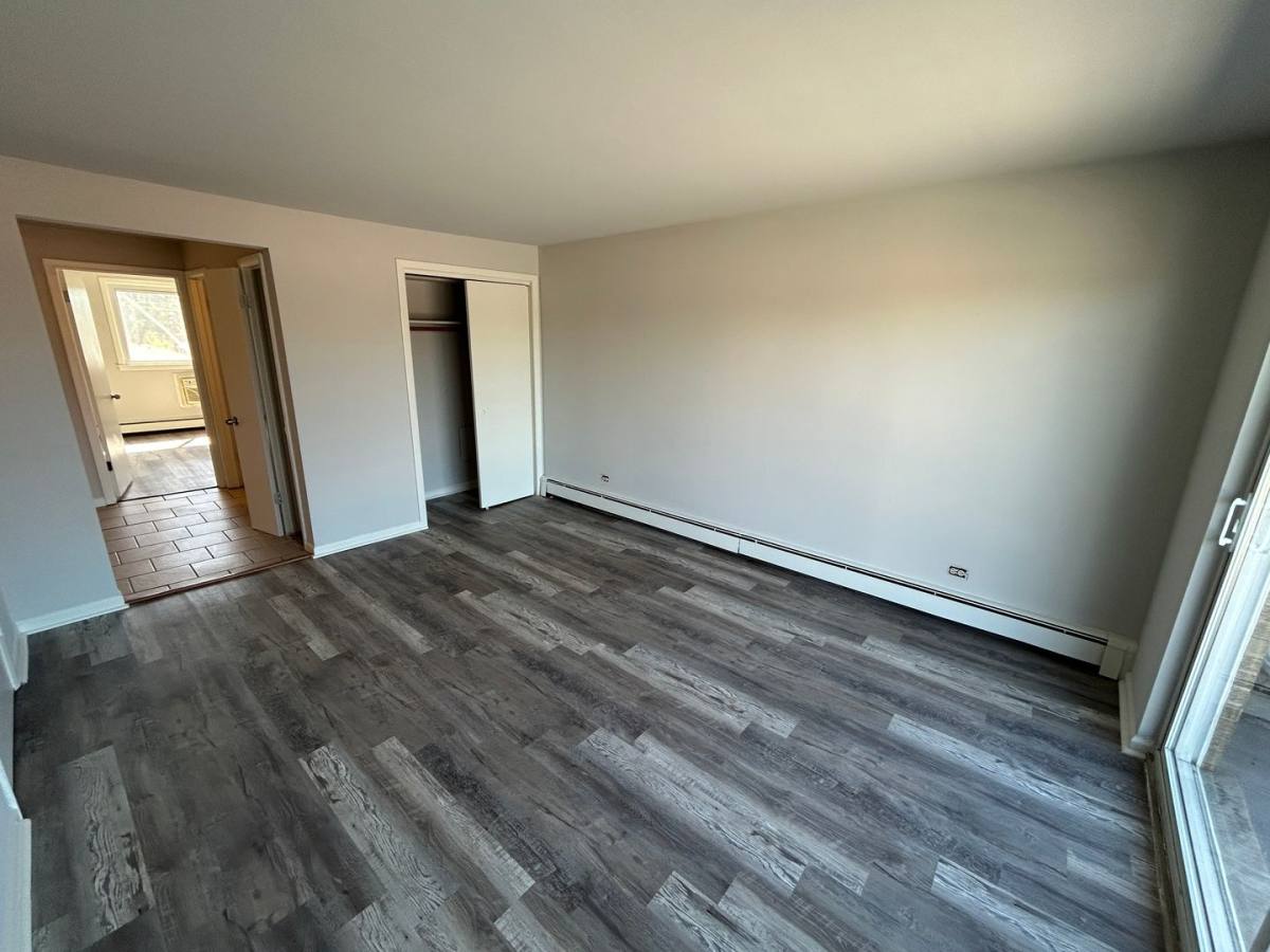 Apartment for rent at 14507 Torrence Ave, Chicago, IL 60633