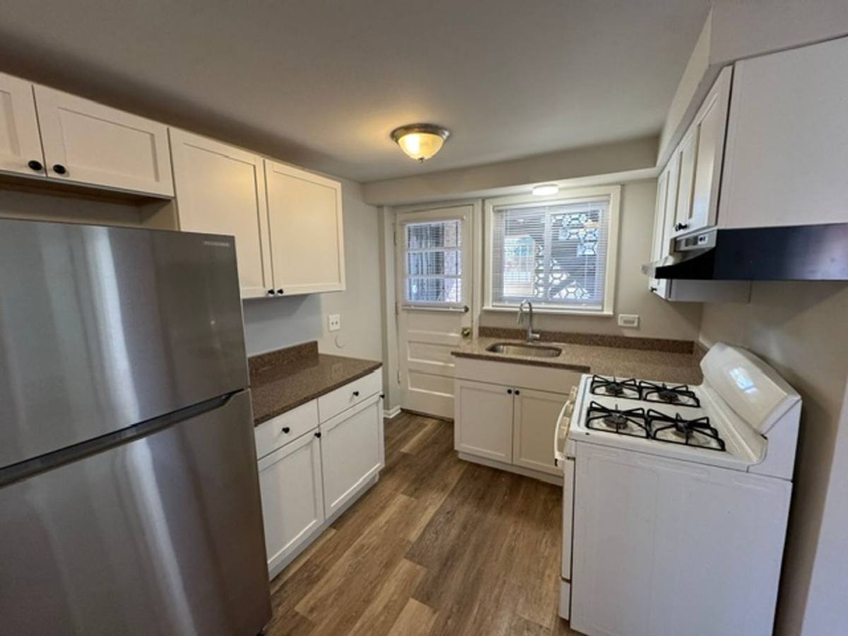 Apartment for rent at 14507 Torrence Ave, Chicago, IL 60633