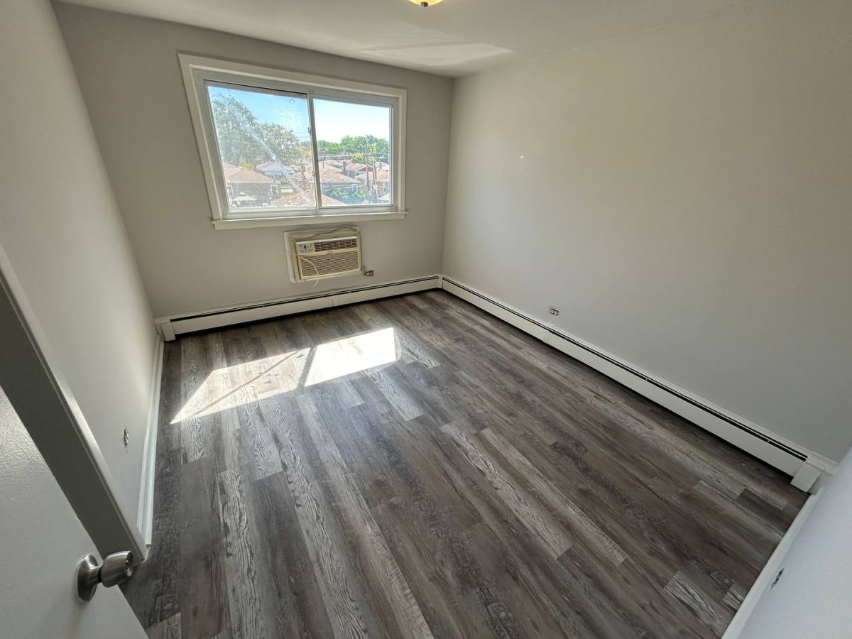 Apartment for rent at 14507 Torrence Ave, Chicago, IL 60633